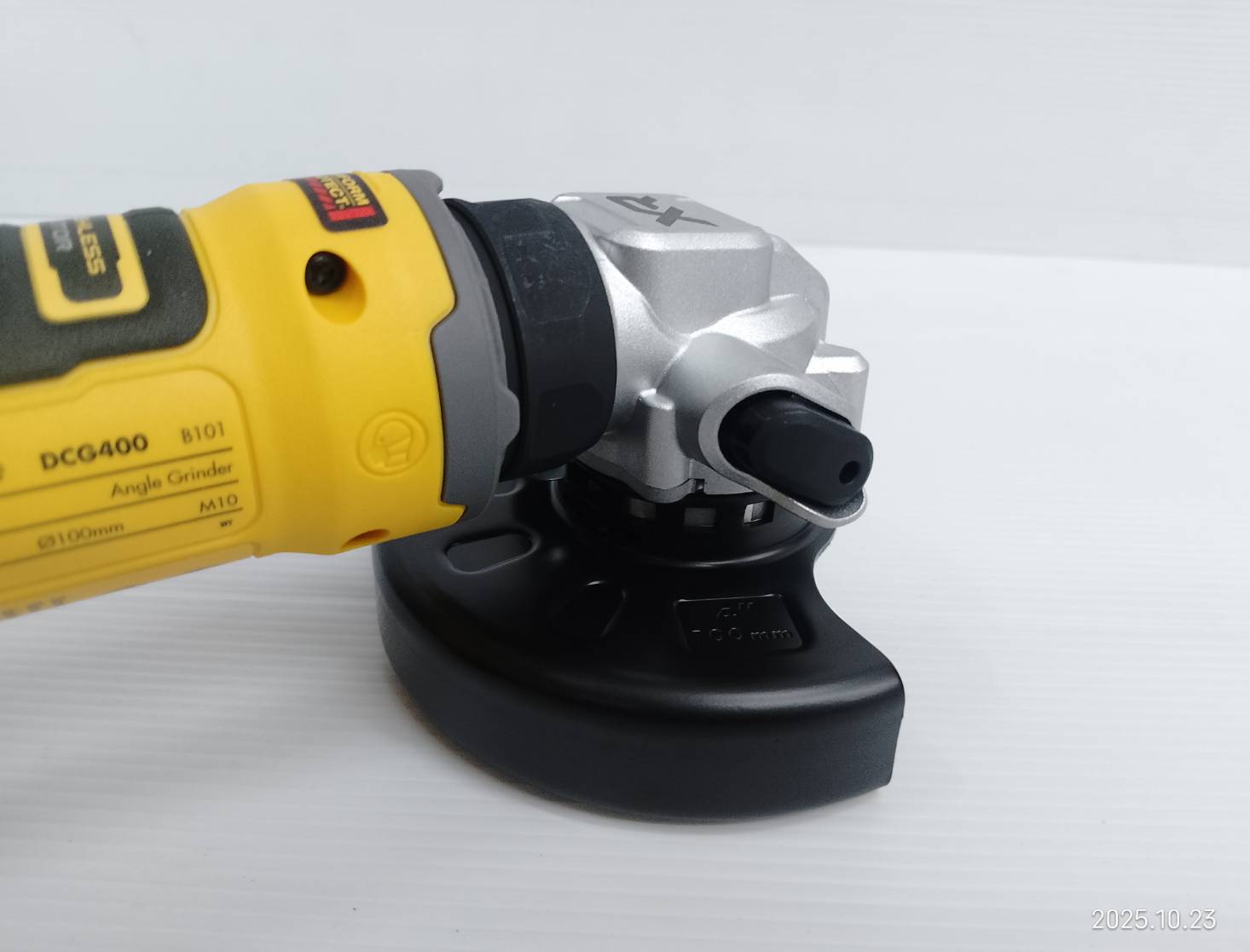 DEWALT เครื่องเจียรไร้สาย 4 นิ้ว 20V DCG400N-B1 (ตัวเปล่า) รับประกันศูนย์ 3 ปี