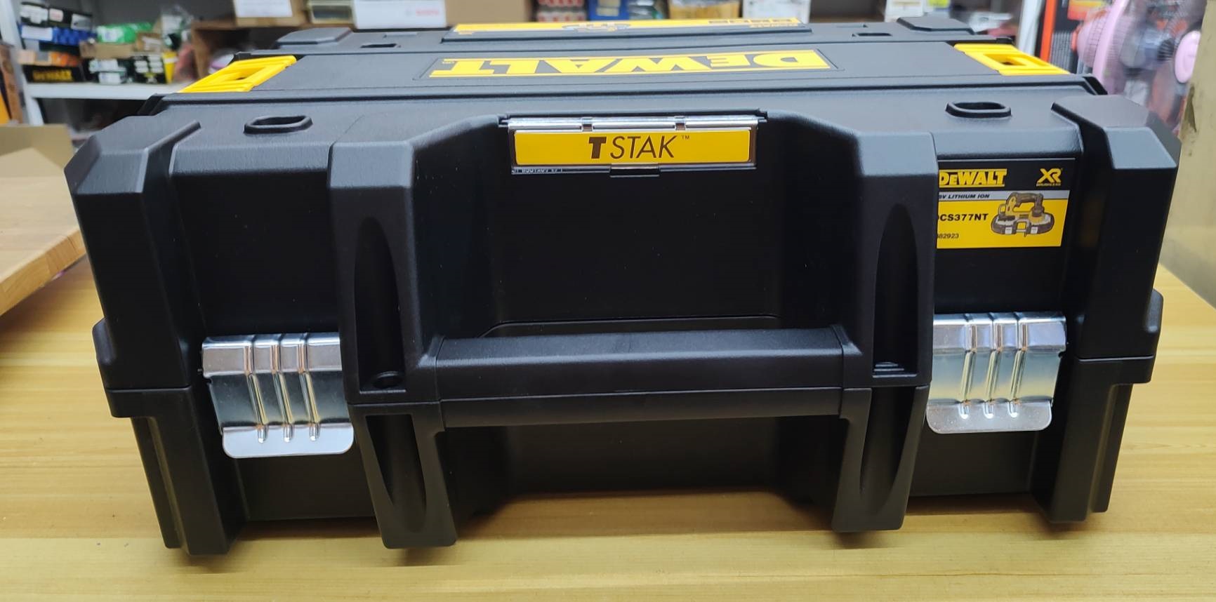 เลื่อยสายพายมือเดียว 18V DCS377NT DEWALT พร้อมกล่อง TSTAK