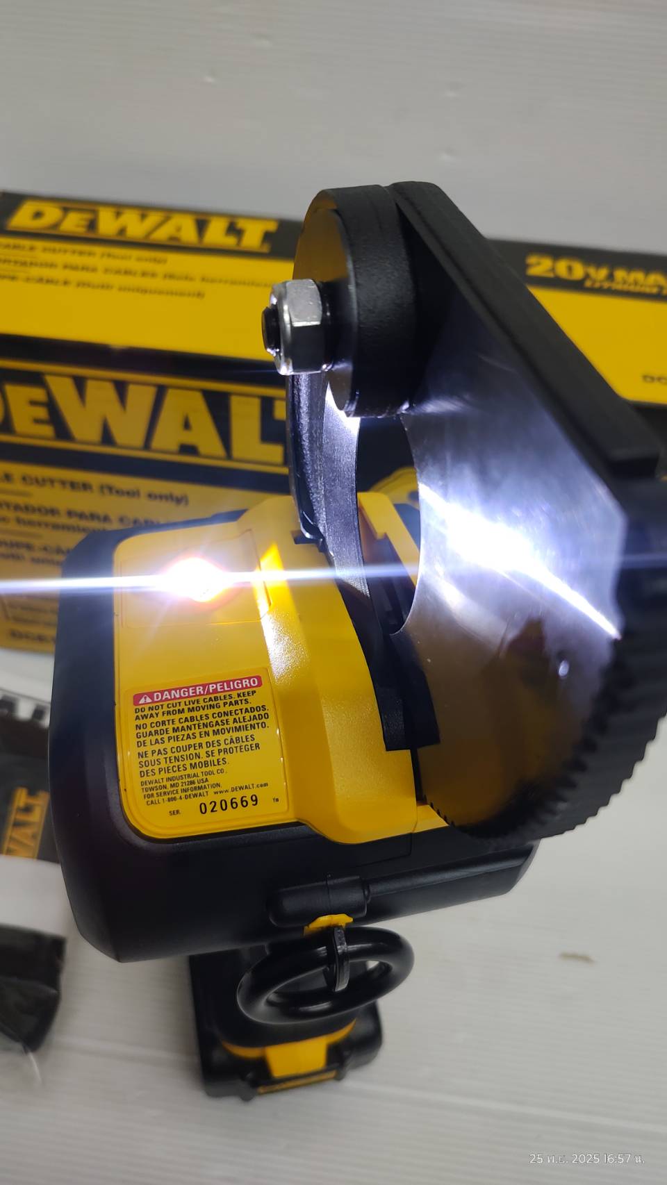 DEWALT รุ่น DCE150B เครื่องตัดสายเคเบิ้ล 20V