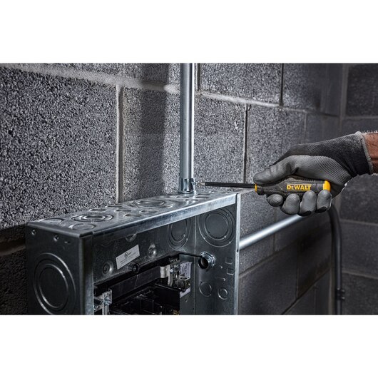 ชุดไขควง 8ชิ้น DWHT65102 DEWALT