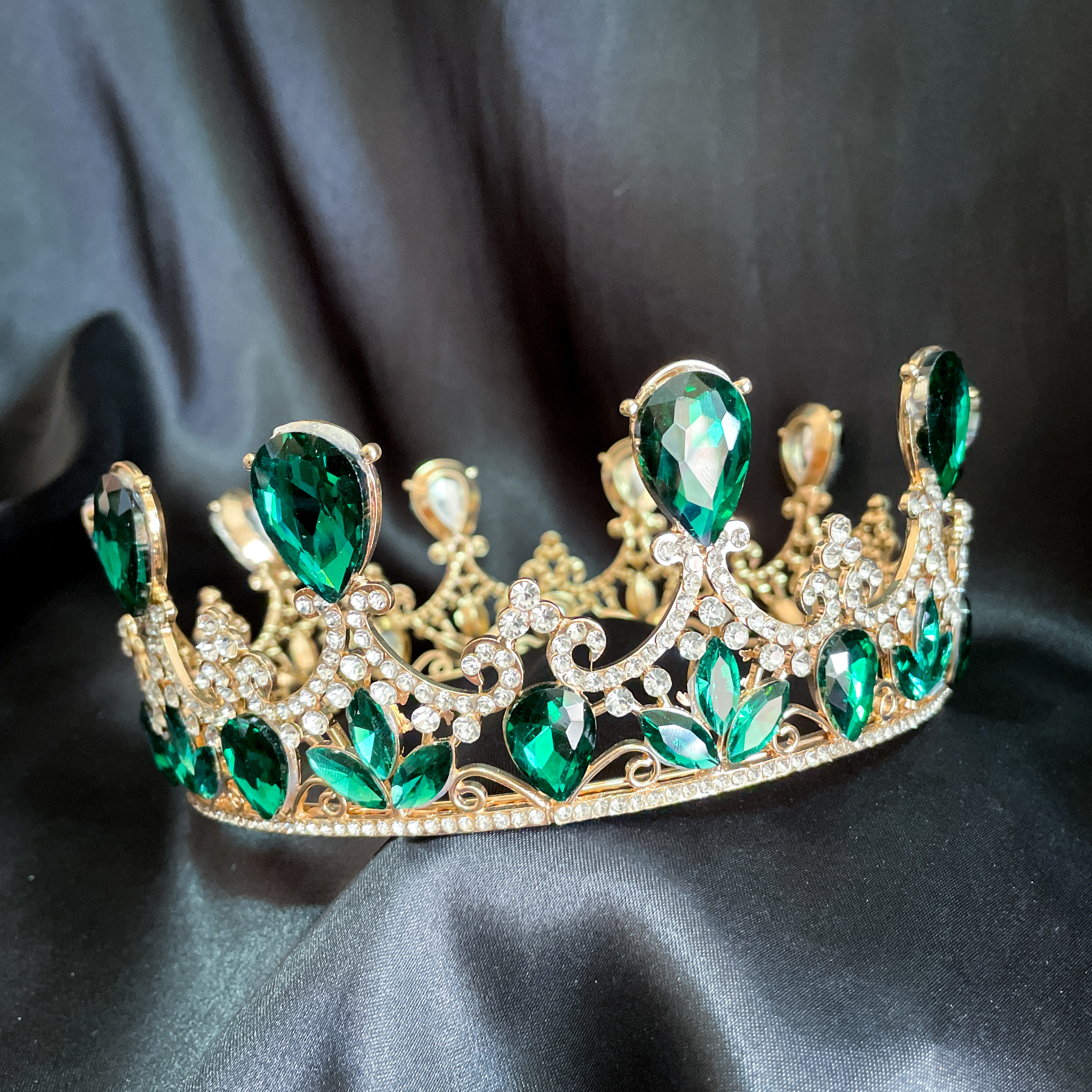 (พร้อมส่ง) มงกุฎ 039 สีเขียว มงกุฎนางงาม มงกุฎเจ้าหญิง งานสวย ปราณีต QCเพชรทุกเม็ด สินค้าพร้อมส่งจากไทย