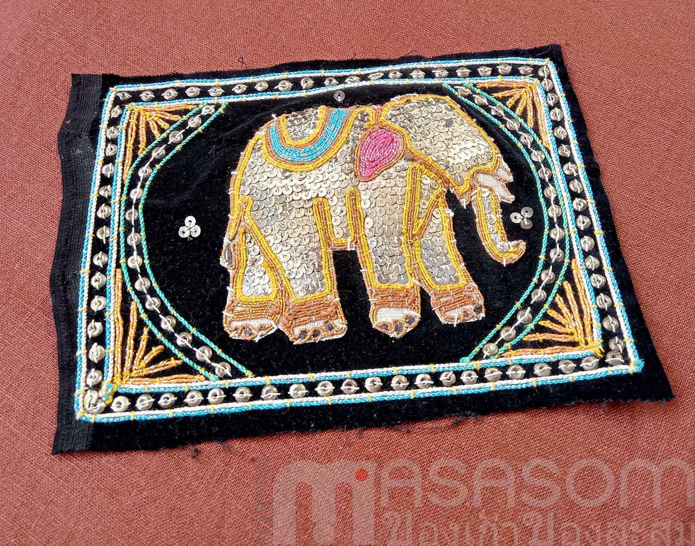 ผ้าปักรูปช้าง