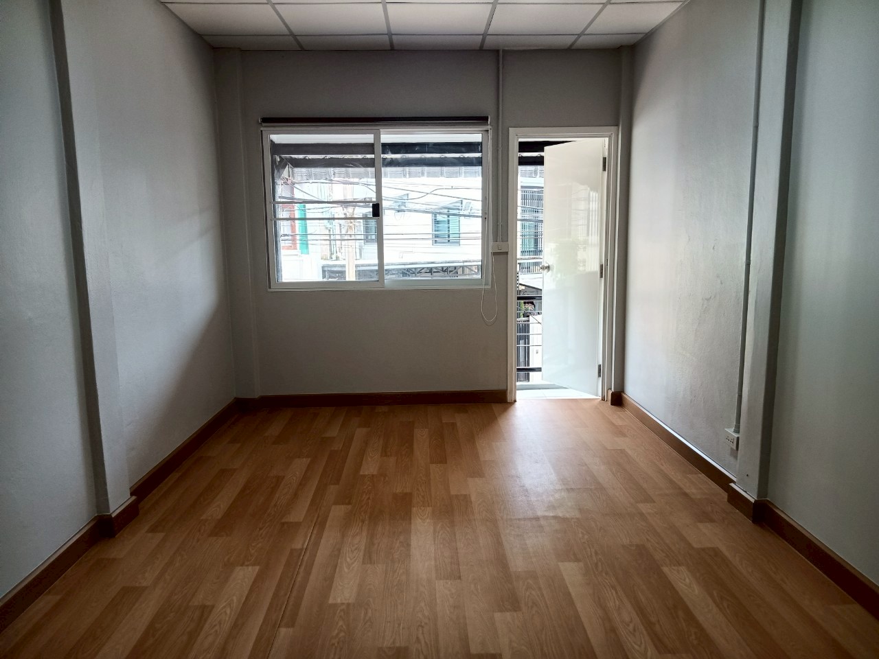 🚩H1257 vายทาวน์เฮ้าส์ 2ชั้น 20 ตร.วา อยู่หมู่บ้านอัมรินทร์นิเวศน์1 รีโนเวทใหม่ ห่างมหาวิทยาลัยเกริก 150 เมตร ใกล้เซ็นทรัล รามอินทรา 5นอน 2น้ำ เดินไปรถไฟฟ้าได้