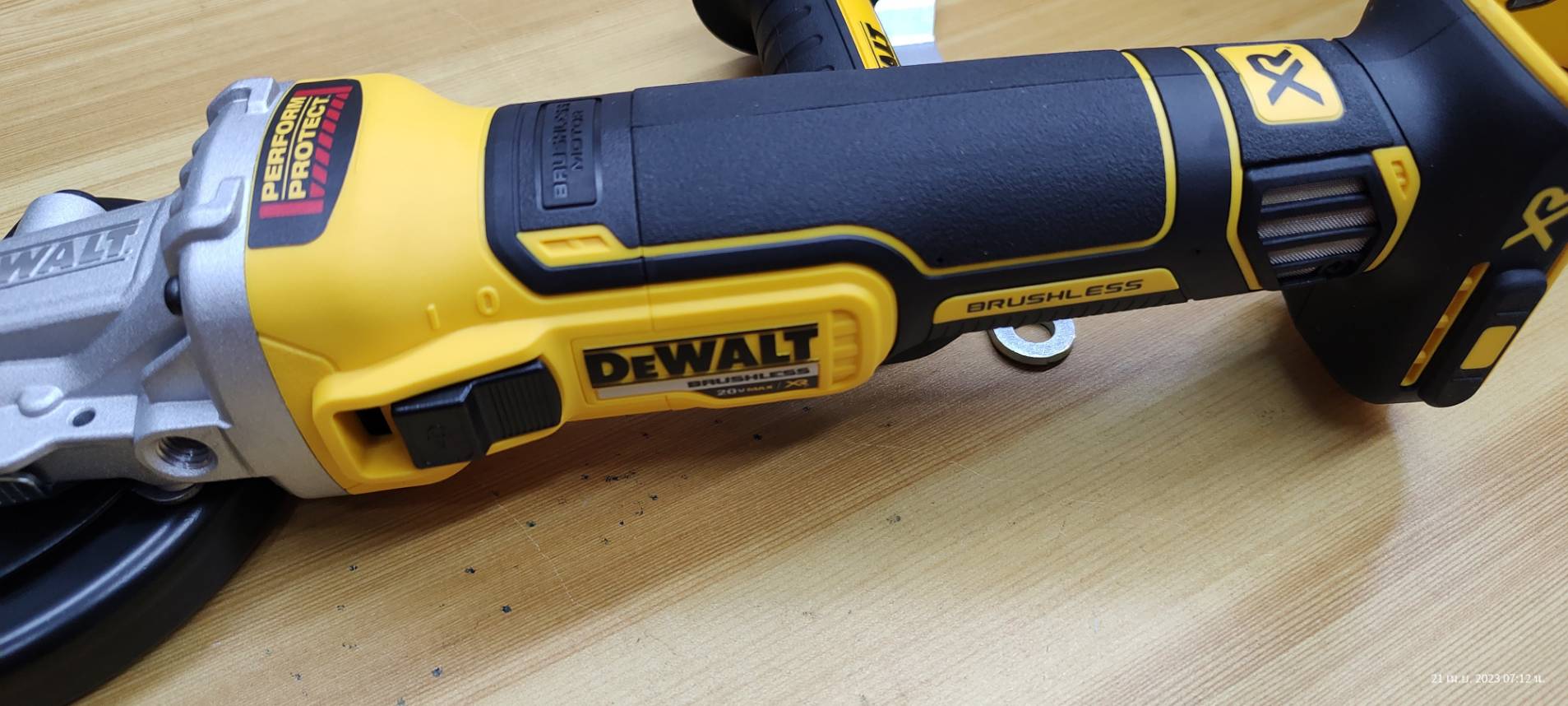 หินเจียร20V 4"-5" DCG405FN DEWALT
