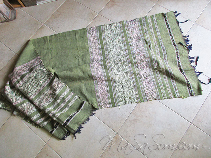 ผ้าคลุมไหล่ทอมือสีธรรมชาติ