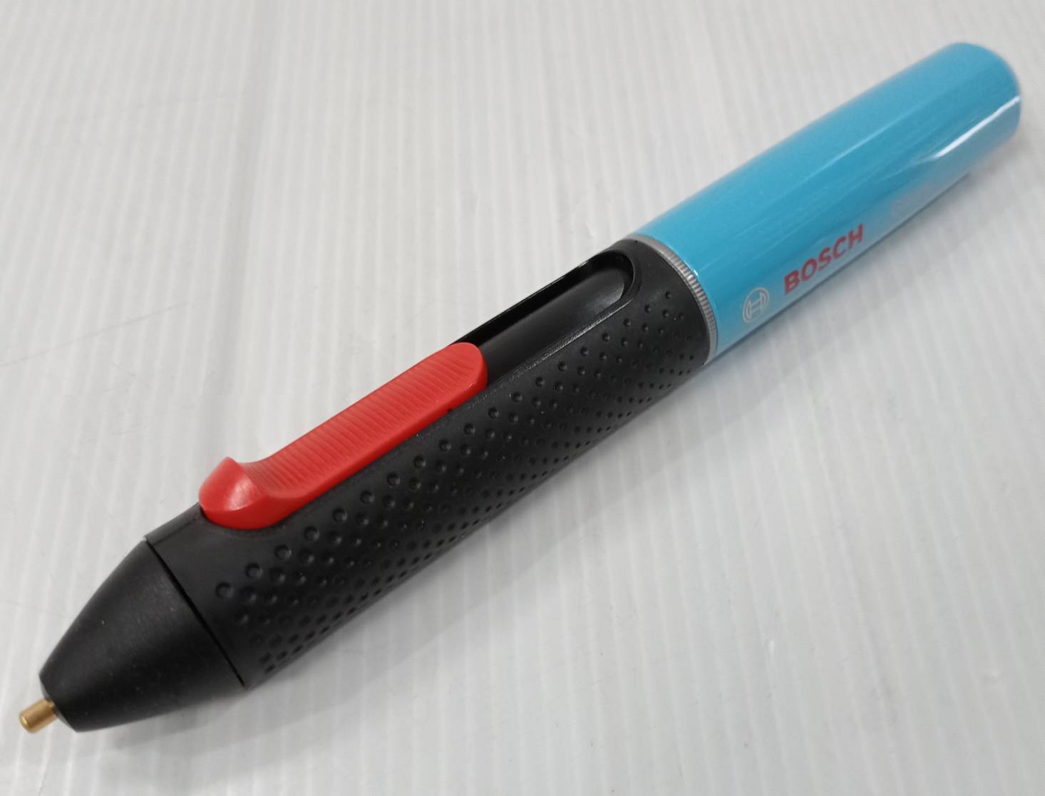 ปากกายิงกาวร้อนไร้สาย Gluey BOSCH สีฟ้า Lagoon