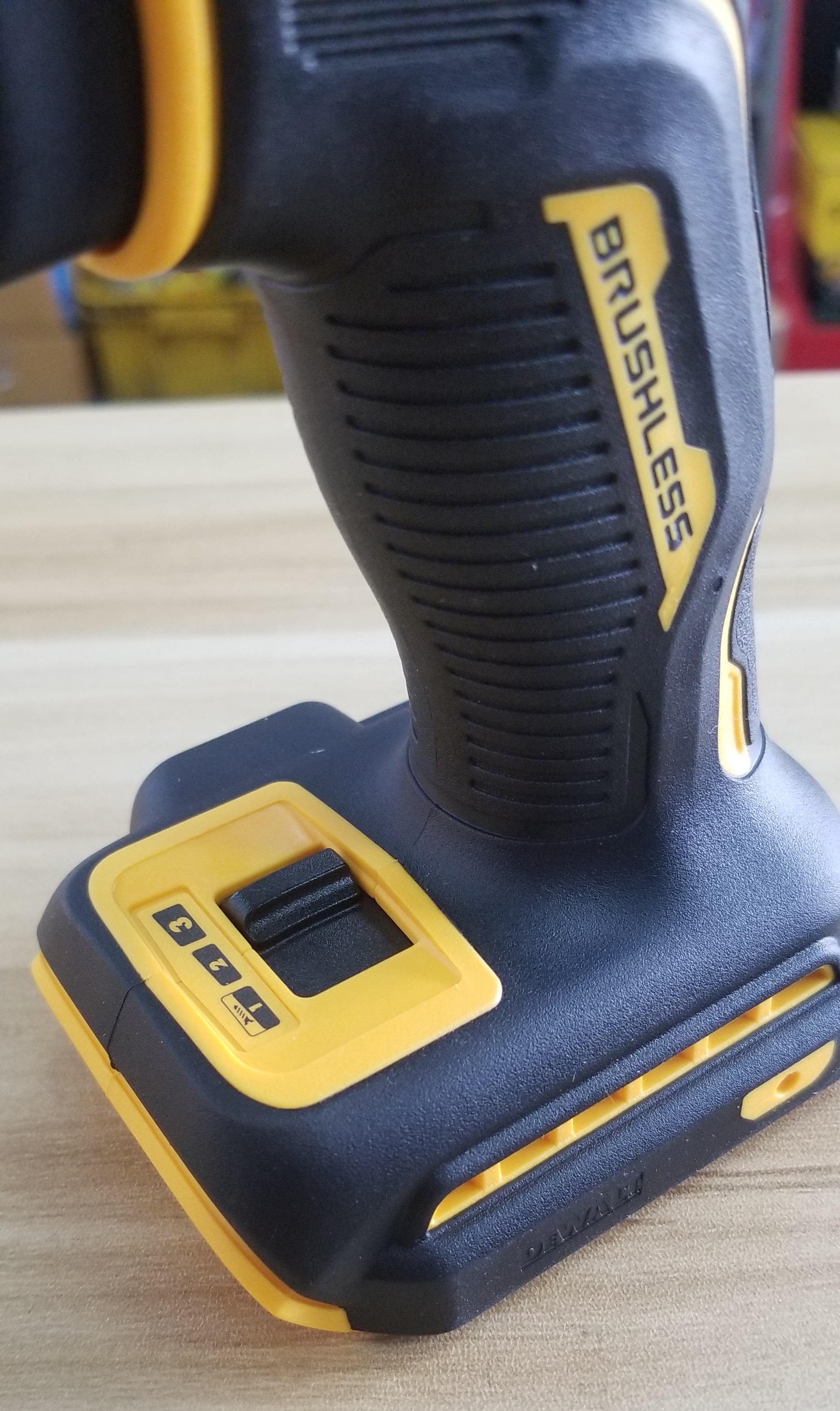 ไขควงกระแทก DCF850D2A DEWALT