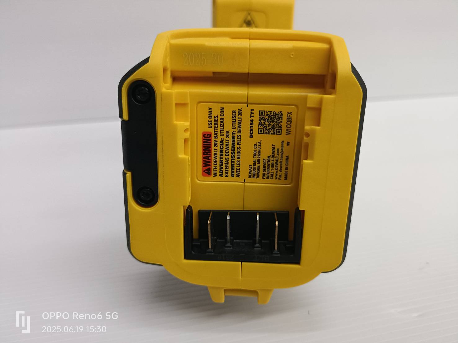 DEWALT รุ่น DCE154B เครื่องตัดท่อทองแดงไร้สาย 20V
