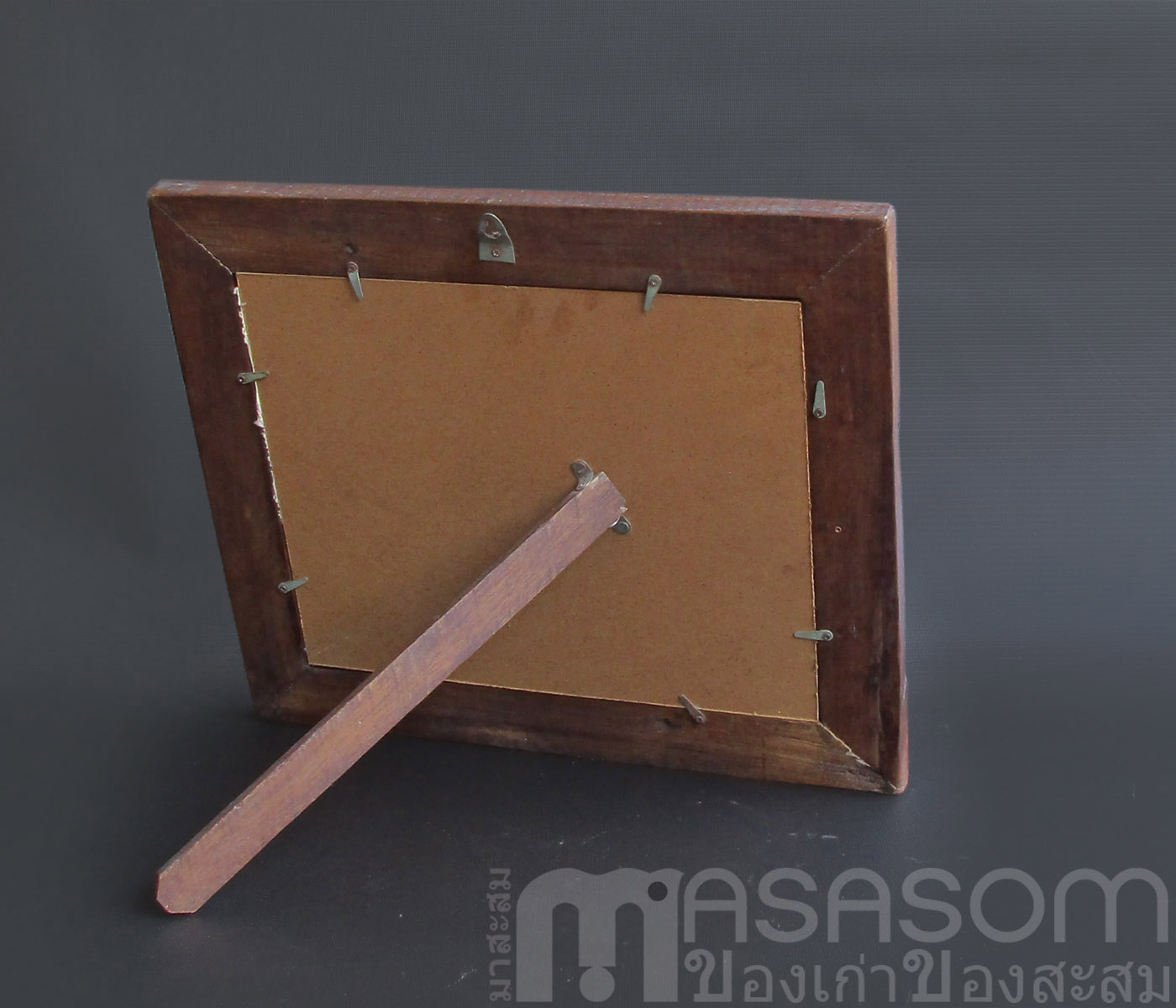 พระบรมฉายาลักษณ์ในหลวง ร.9 ในกรอบไม้