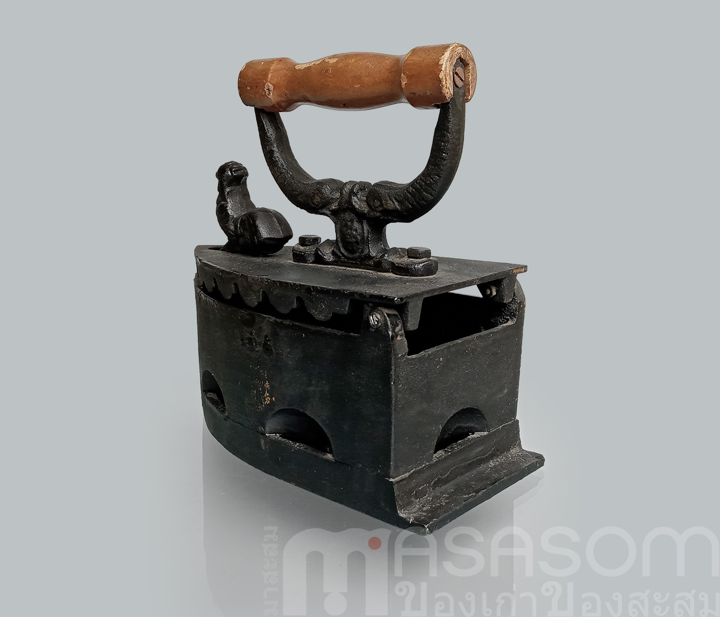 เตารีดหัวไก่เหล็กหล่อเก่ายุโรป