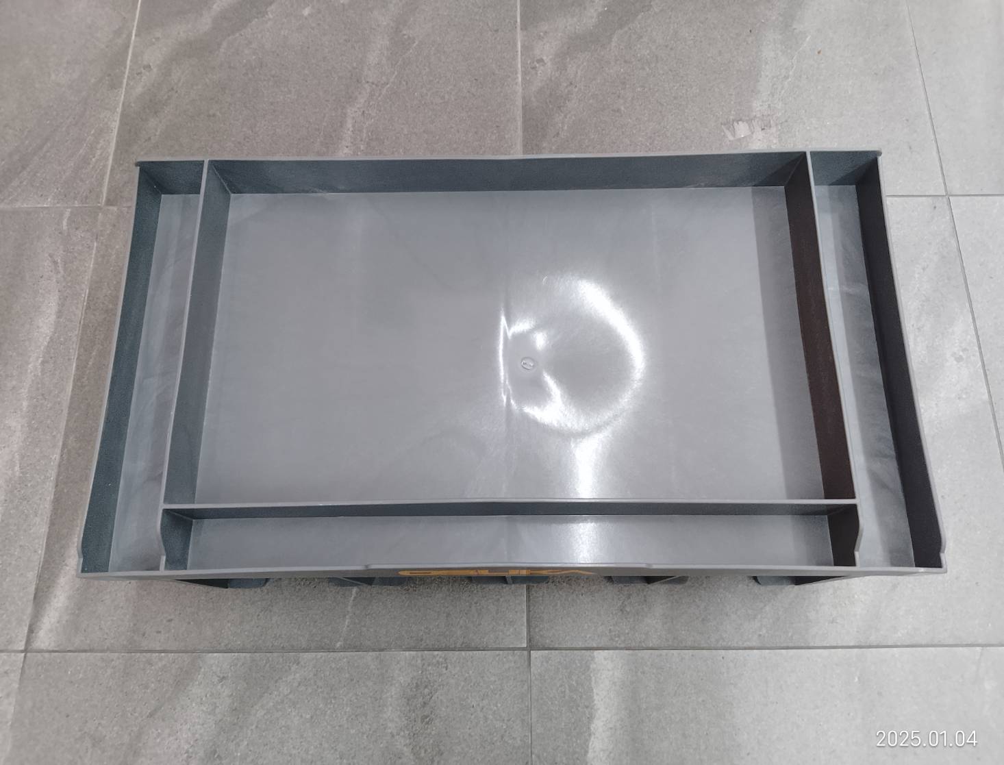 ชั้นวางเครื่องมือช่างไร้สาย (พลาสติก) OSMWS23002 OSUKA