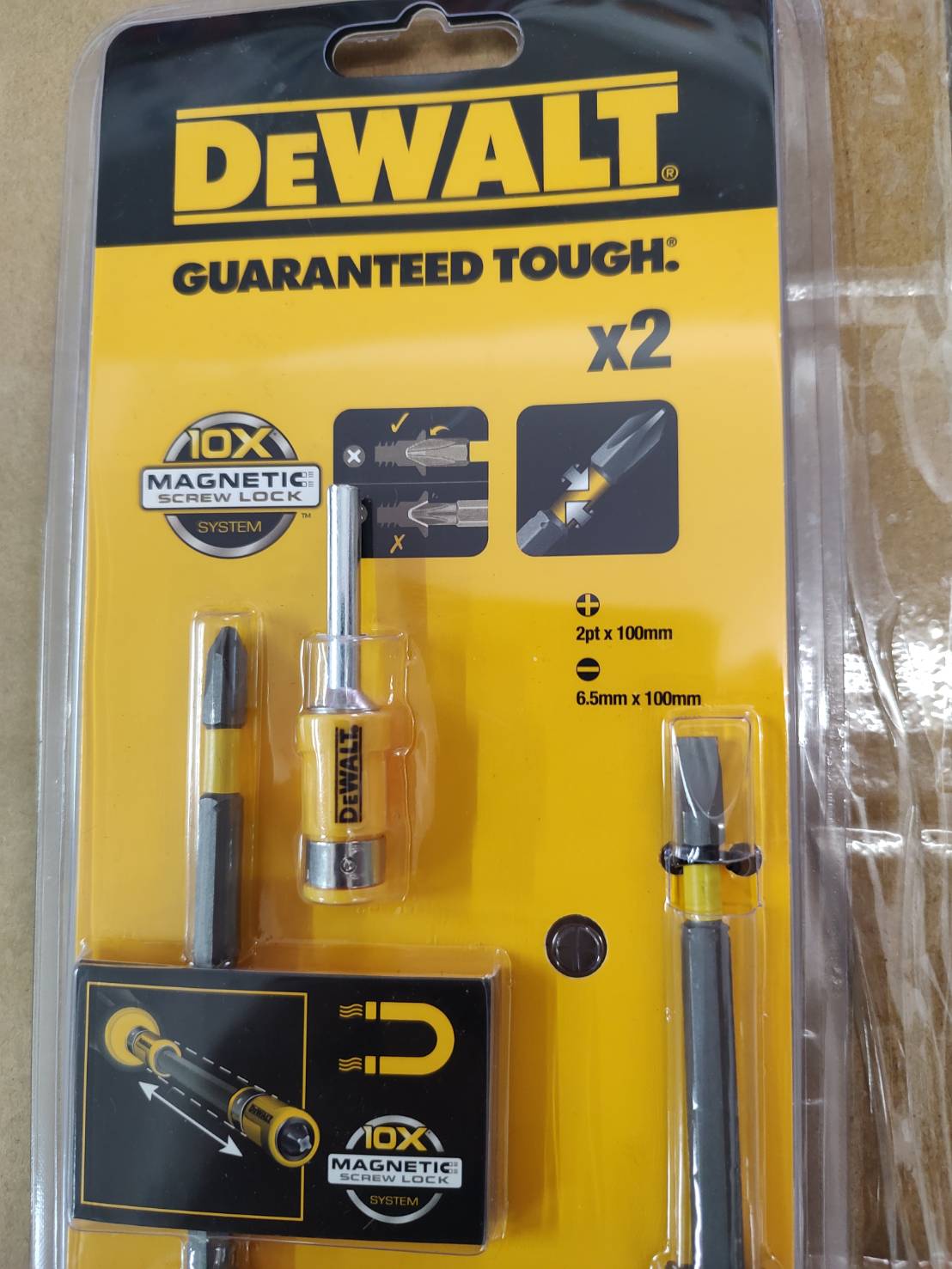 ไขควงแม่เหล็กแพ็คคู่ DWHT0-62057 DEWALT