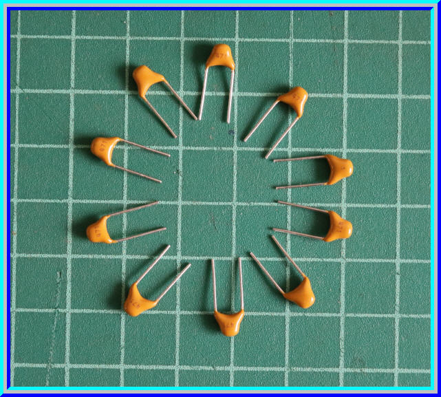 10x คาปาซิเตอร์ 470pF or 0.47nF 50V (Code 471)
