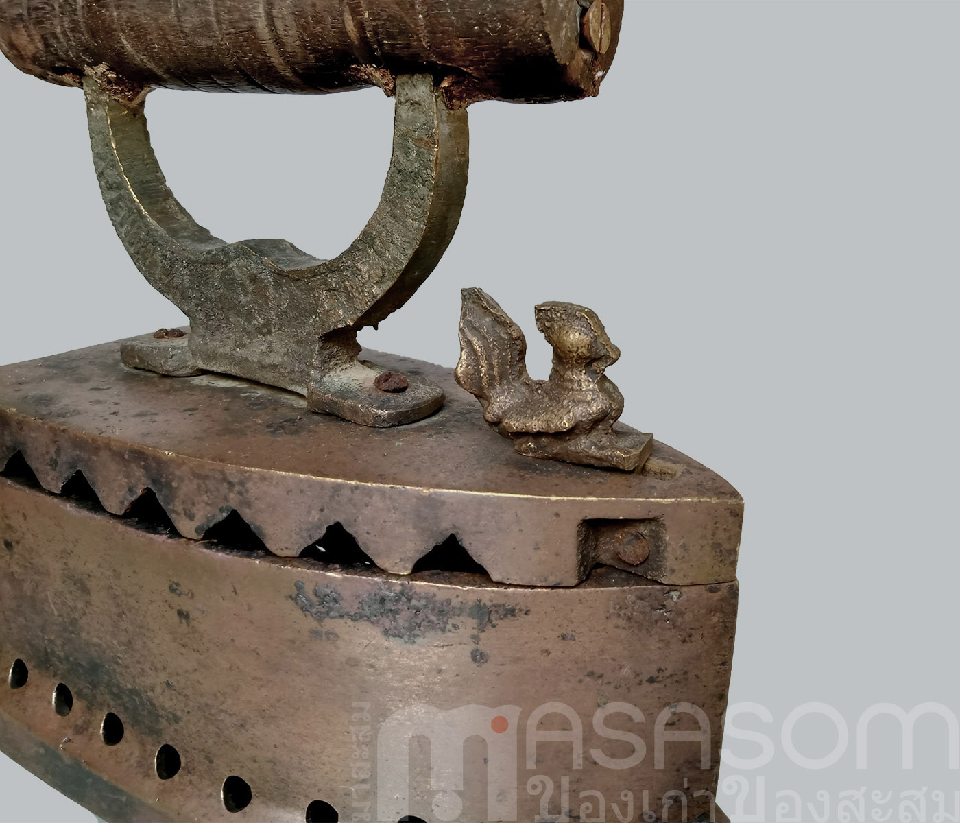 เตารีดทองเหลืองโบราณ