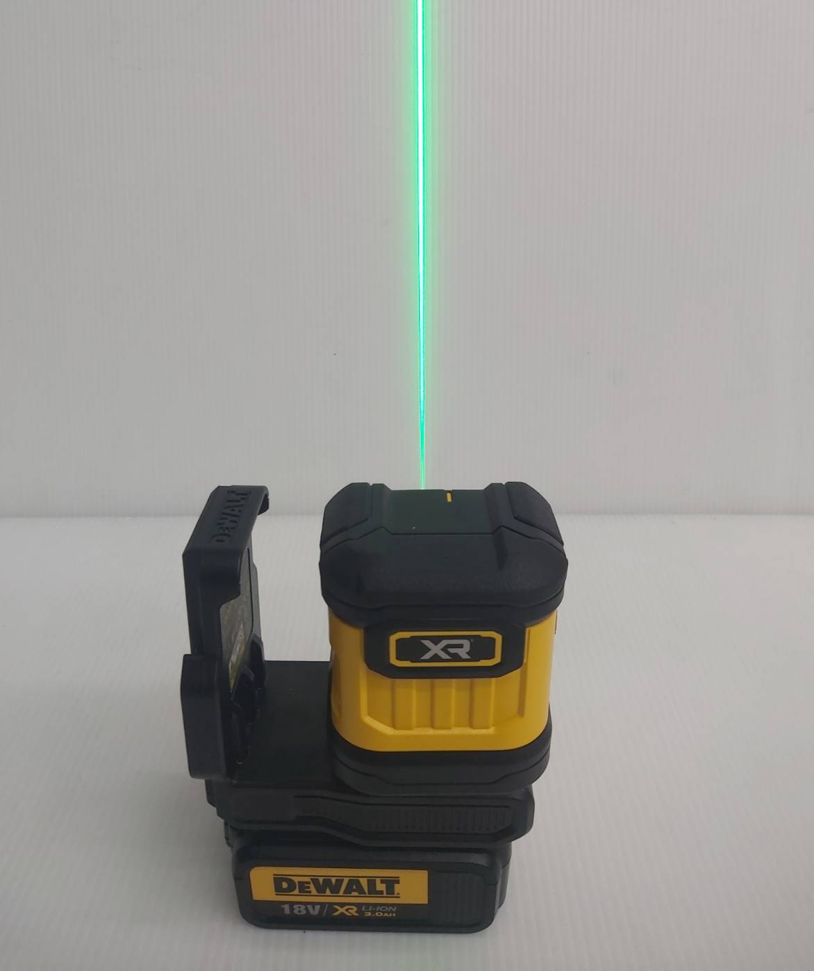 เลเซอร์ระดับ2เส้น แสงเขียว DCLE34021N DEWALT