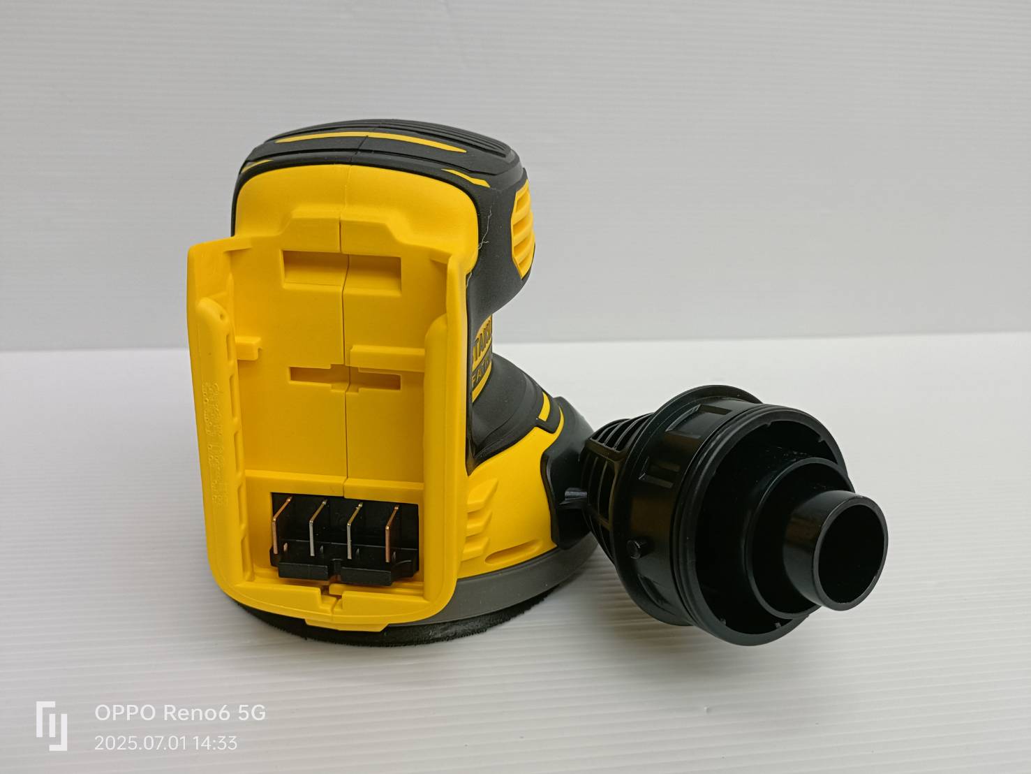 STANLEY รุ่น SCS220-B1 เครื่องขัดกระดาษทรายกลม 125มม ไร้สาย 20V เฉพาะตัวเครื่อง
