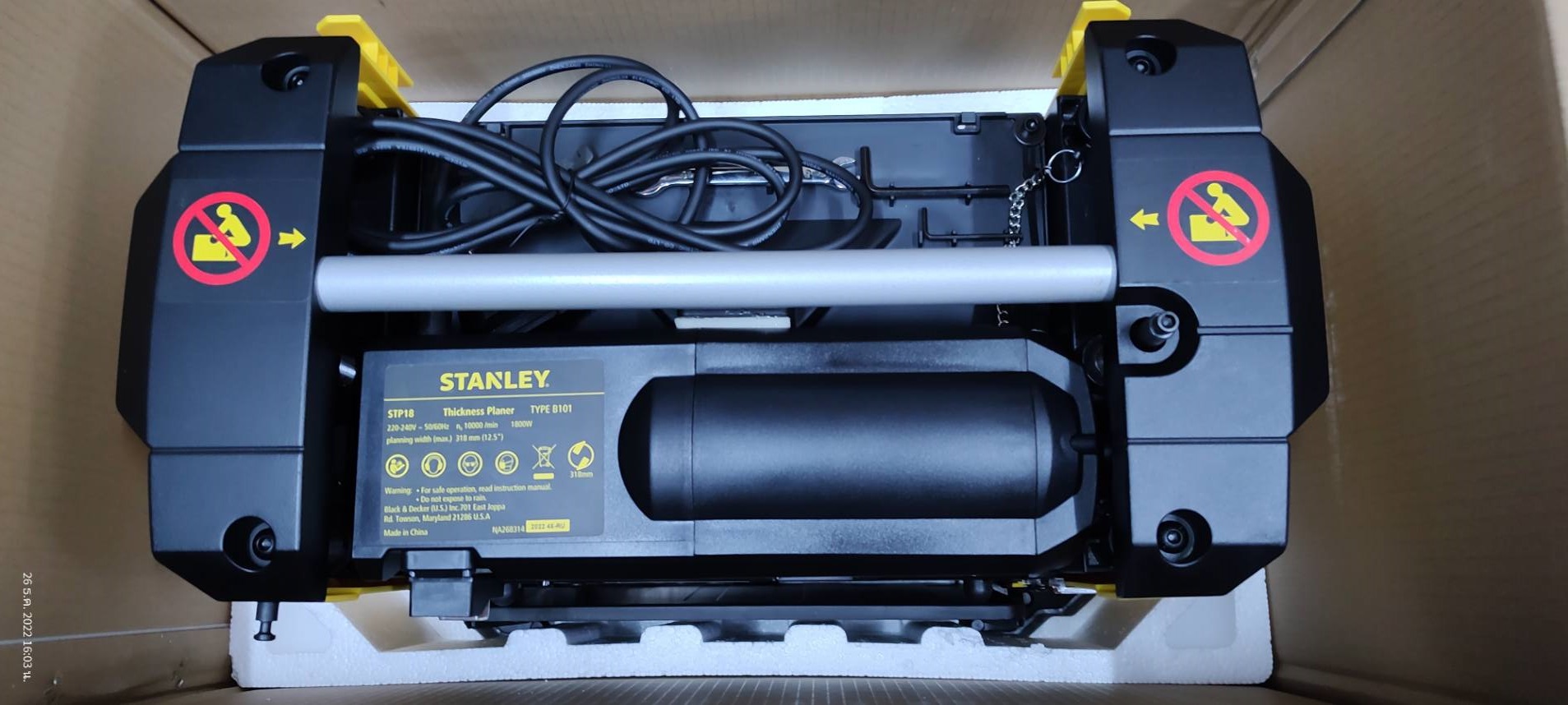 STANLEY เครื่องรีดไม้ไฟฟ้า 12 นิ้ว STP18-B1 (1800 วัตต์) รับประกันศูนย์ 2 ปี