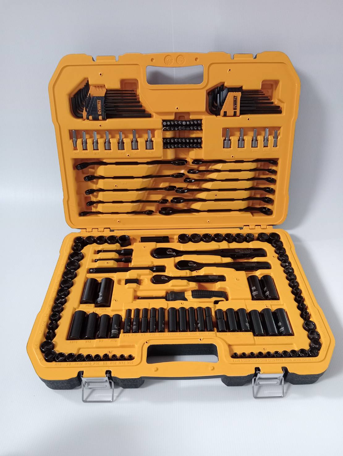 ชุดบล็อก184ชิ้น DWMT45184-1 DEWALT