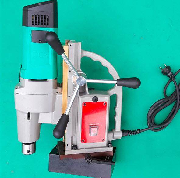 สว่านแท่นแม่เหล็ก รุ่น AJC02-23 (ปรับรอบได้) DCA