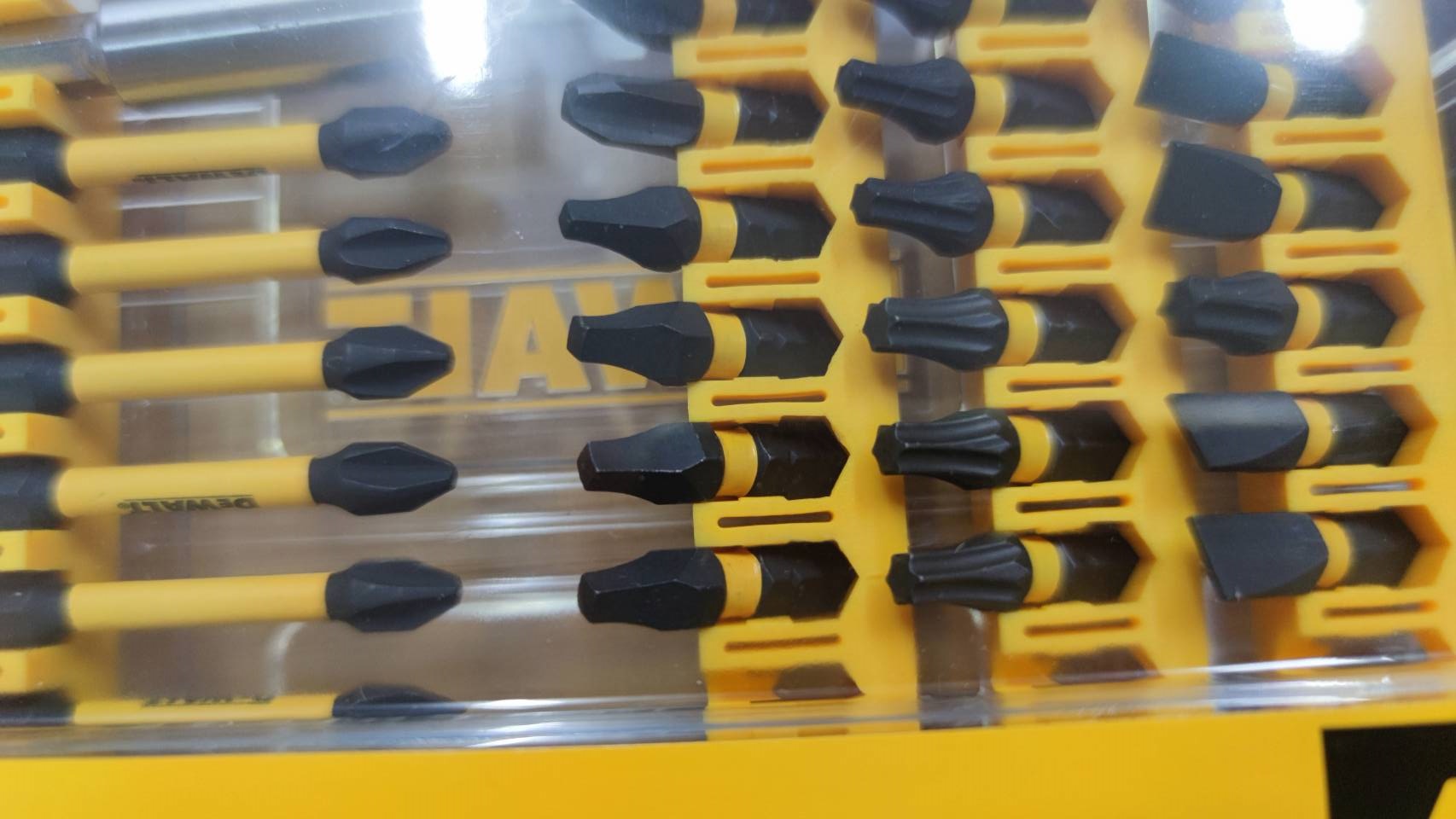 ชุดดอกไขควง40ตัวชุด DWA2T40IR DEWALT