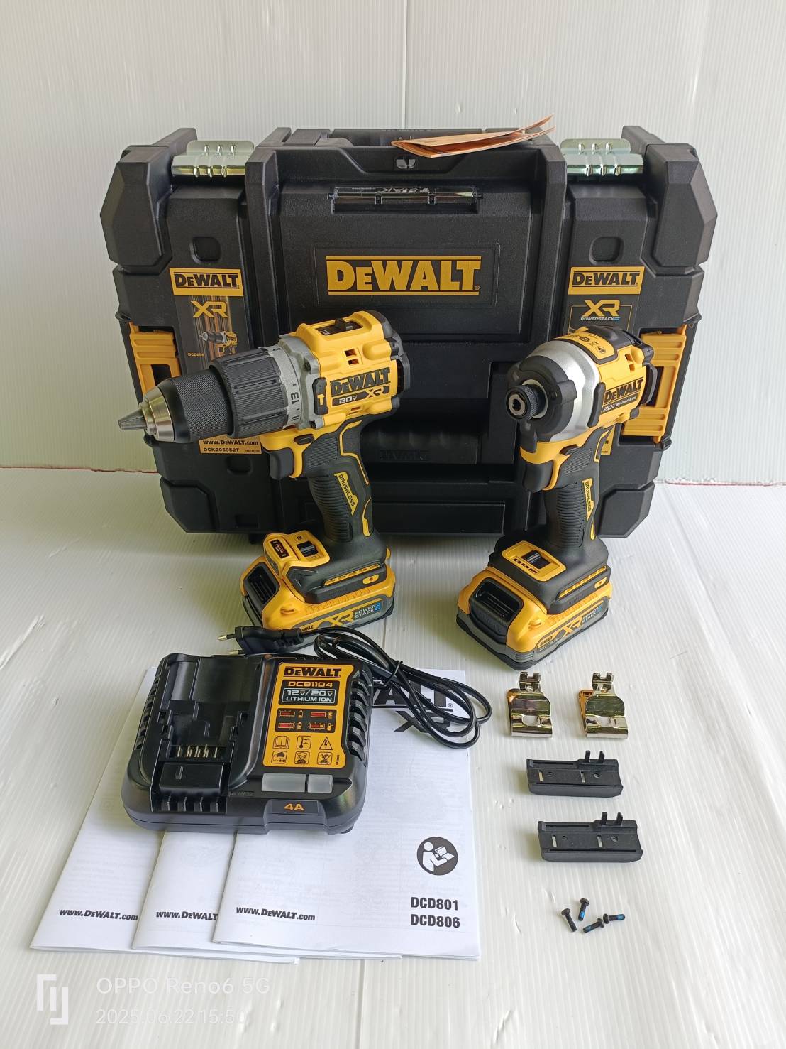 DEWALT รุ่น DCK2050S2T-B1 ชุดคอมโบ้สว่านกระแทกและไขควงกระแทกไร้สายไร้แปรงถ่าน 20V Max