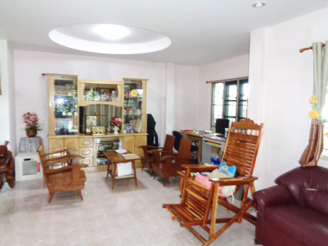 H1200 ขายบ้านเดี่ยว หมู่บ้านนันท์นลิน ปาร์คโอม เฟส1 75 ตร.วา อยู่ถนนคู้คลองสิบ หนองจอก กรุงเทพฯ ทำเลดี หน้าบ้านโล่ง ตรงข้ามถนนเป็นคลอง