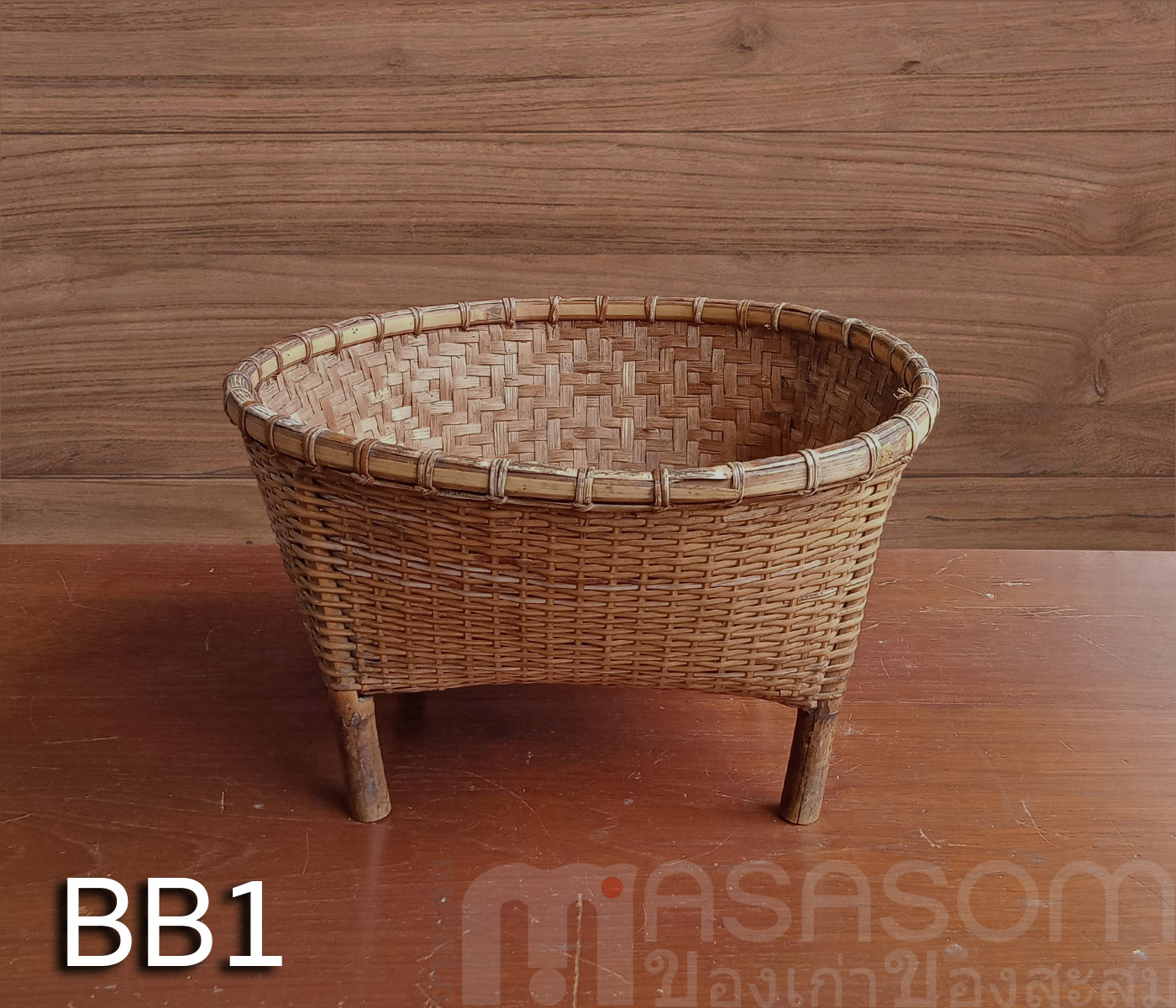ตะกร้าไม้ไผ่สานมีขา