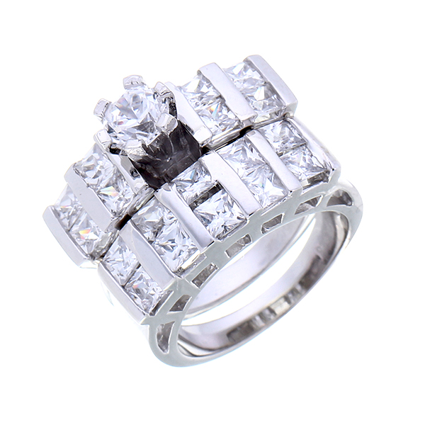 แหวนคู่ ประดับเพชรCZ แหวนเพชรเม็ดชูคู่กับแหวนแถวล็อค เพชรแวว วาว สวยงามจับใจ สแตคเป็นคู่ ลองแหกกฎการใส่แหวนแบบปกติบ้าง จะรู้ว่าความสนุกมันอยู่ไม่ไกลค่ะ