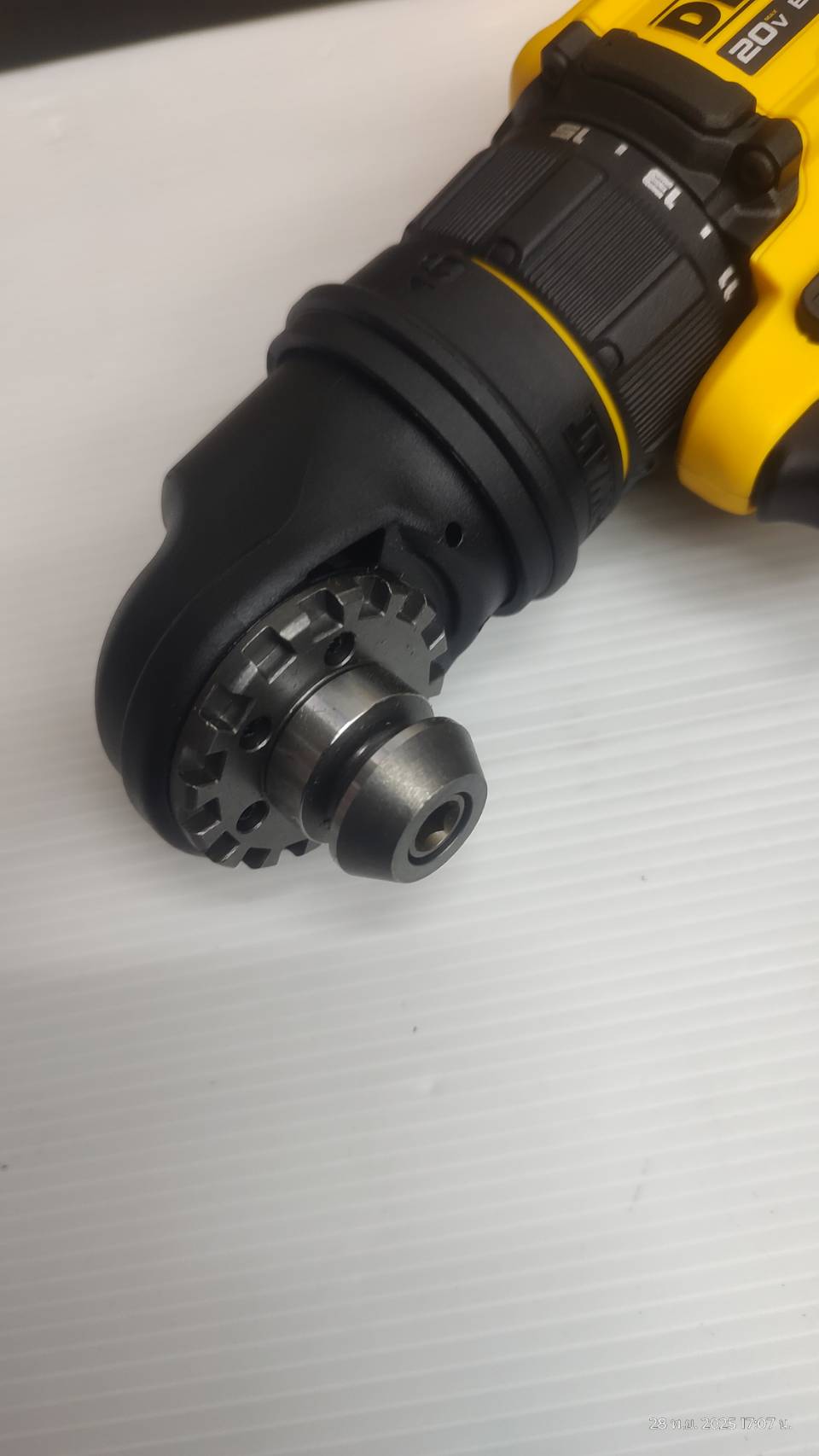 ไขควงติดตั้งไร้สาย (เปลี่ยนหัวได้ 4 หัว) DCD803B DEWALT
