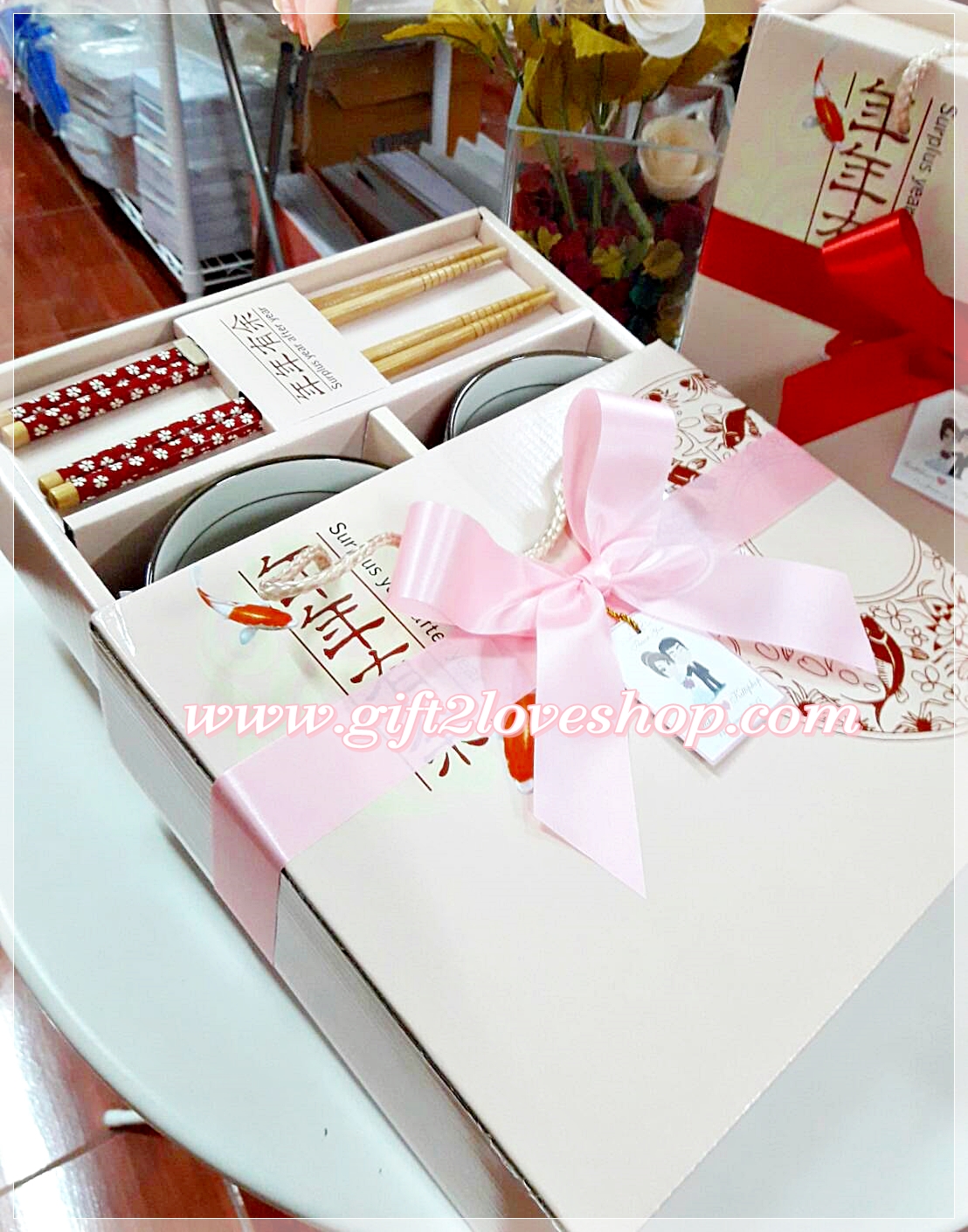 ชุดชามตะเกียบรับไหว้ สีชมพูลายปลาคราฟ