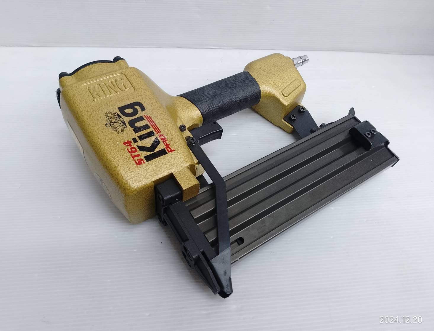 แม็กยิงตะปูลมคอนกรีต-ไม้ ขาเดี่ยว ST-64 KING (Taiwan)