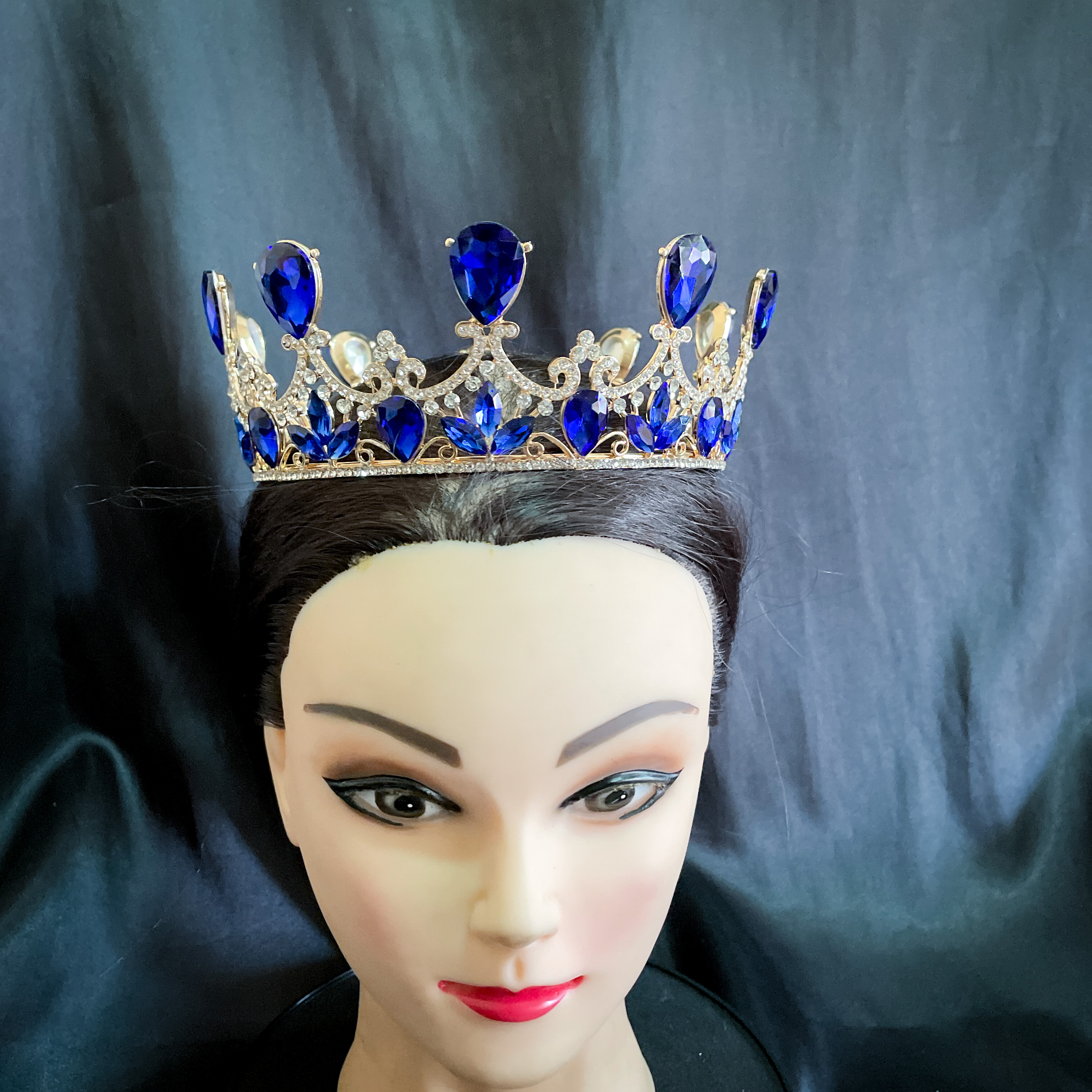 (พร้อมส่ง) มงกุฎ 039 สีน้ำเงิน มงกุฎนางงาม มงกุฎเจ้าหญิง งานสวย ปราณีต QCเพชรทุกเม็ด สินค้าพร้อมส่งจากไทย