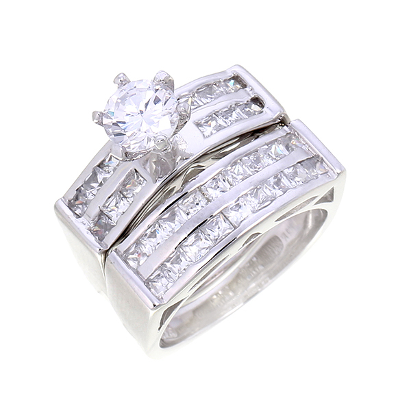 แหวนคู่ ประดับเพชรCZ แหวนชูเพชรเม็ดโตๆคู่กับแหวนแถว จะสวมใส่แค่วงเดียวให้เป็นสไตล์เรียบๆ หรือจะใส่แบบสแตคซ้อน 2 เพื่อให้ไม่เอาท์ และไม่ให้เป็นการตกเทรนด์ก็ได้ค่ะ