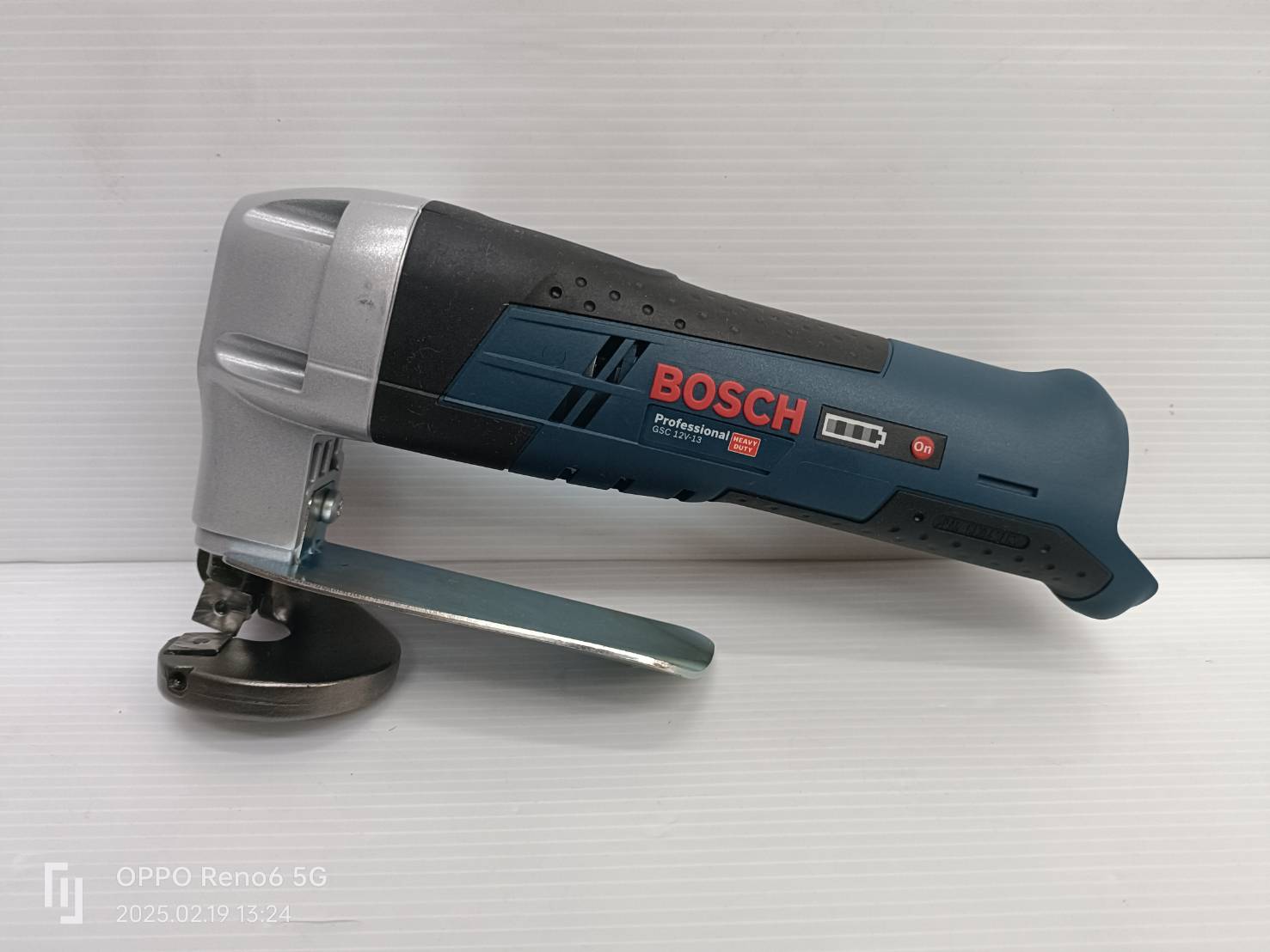 กรรไกรตัดโลหะไร้สาย GSC12V-13 BOSCH SOLO