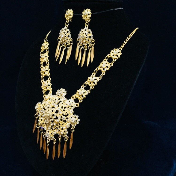 (พร้อมส่ง) เครื่องประดับไทยสร้อยคอ+ต่างหู 046