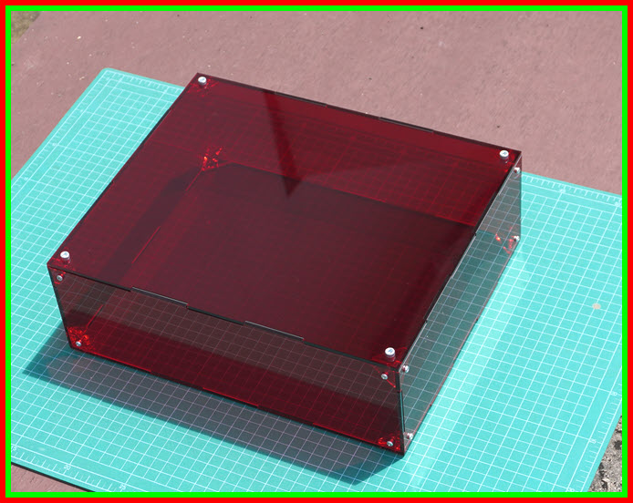1x กล่องอะคริลิคสีแดงใสรุ่น MB3025 ขนาด 300x250x100 มม.