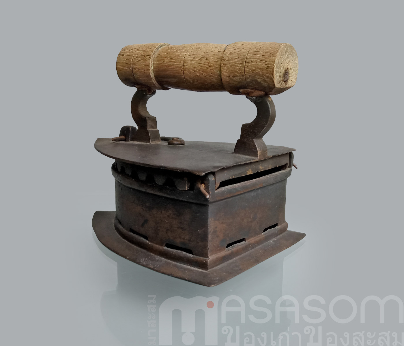 เตารีดผีเสื้อทองเหลืองโบราณ