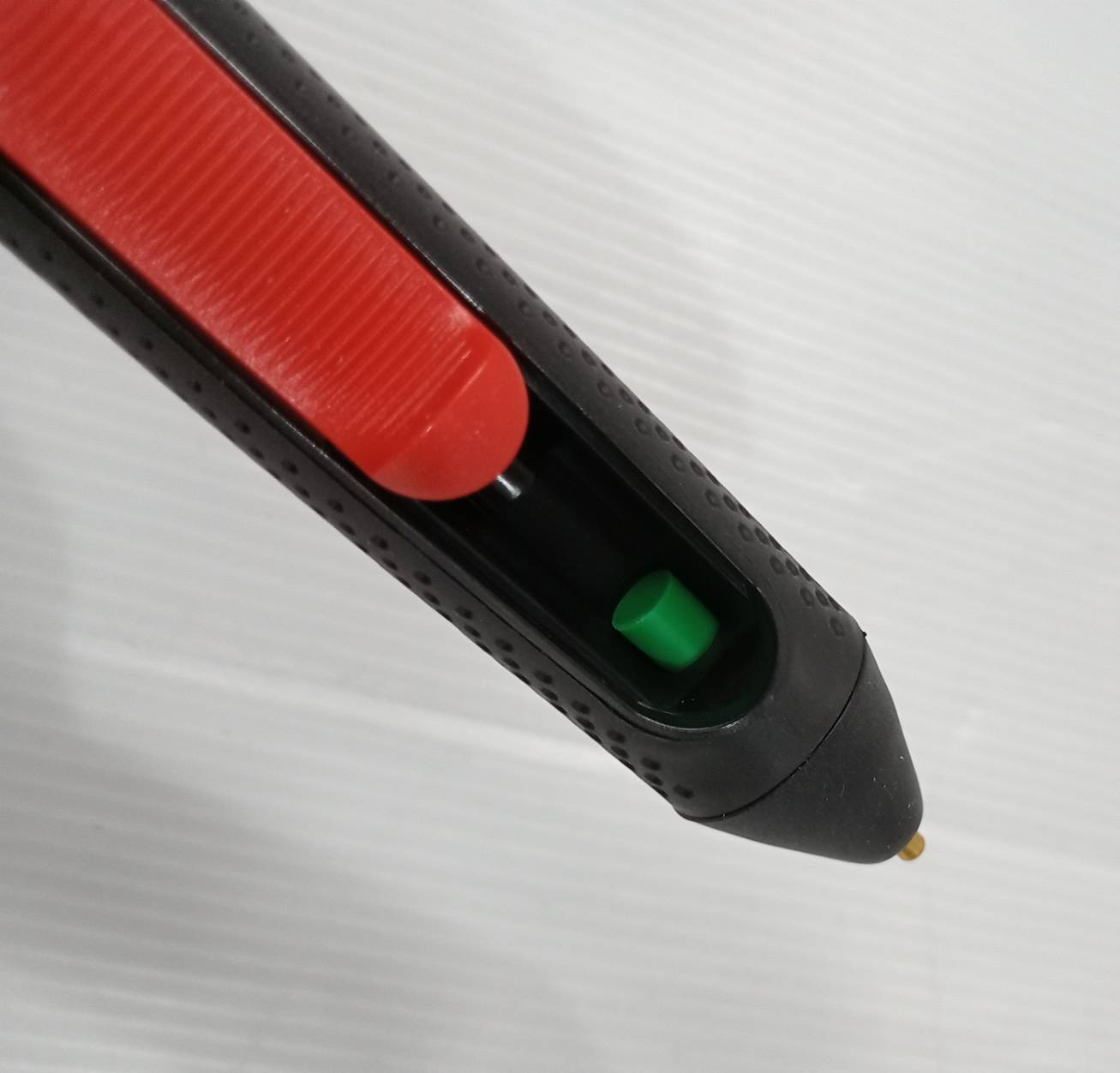 ปากกายิงกาวร้อนไร้สาย Gluey BOSCH สีเขียว Evergreen