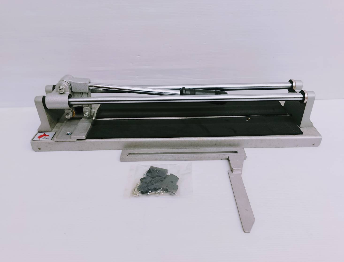 แท่นตัดกระเบื้อง ตราฉลาม 400mm. (16")