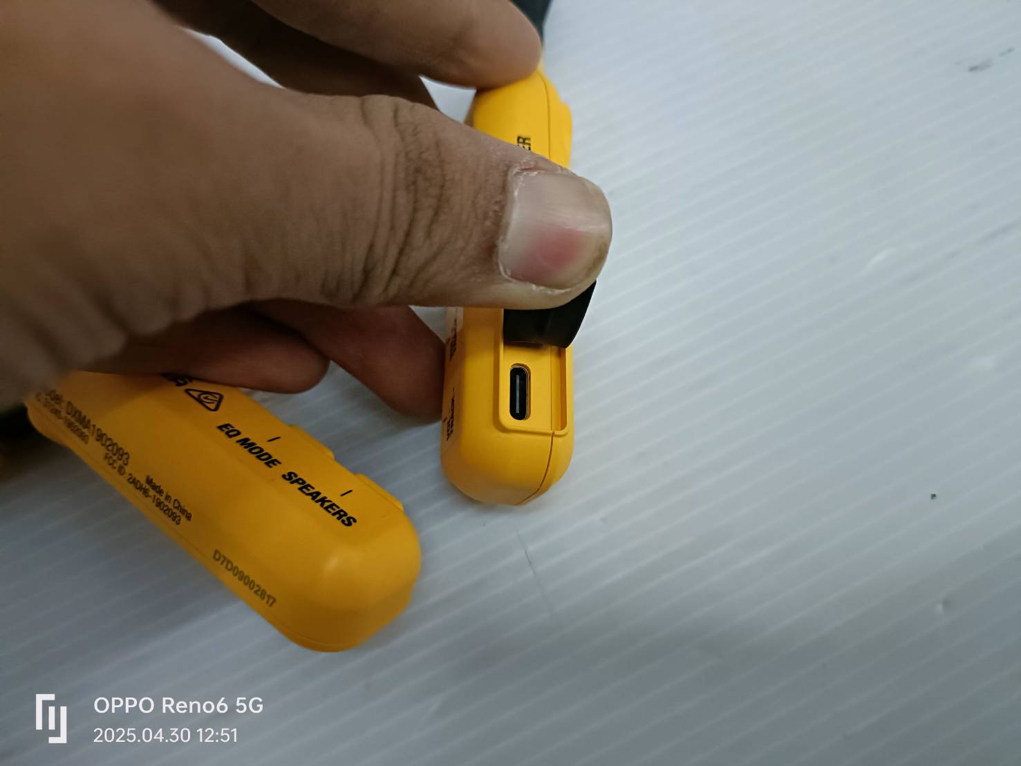 DEWALT DXMA1902093E หูฟังบลูทูธแบบคล้องคอ 2-in-1