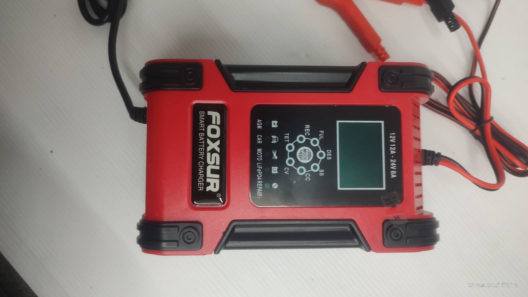 FOXSUR 12V12A เครื่องชาร์จแบตรถ กำลังไฟสูง ที่ชาร์จแบตรถ รถยนต์ มอไซค์ FBC122412D