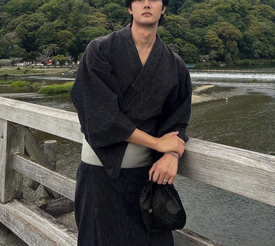 ยูกาตะชายสีกรมดำ