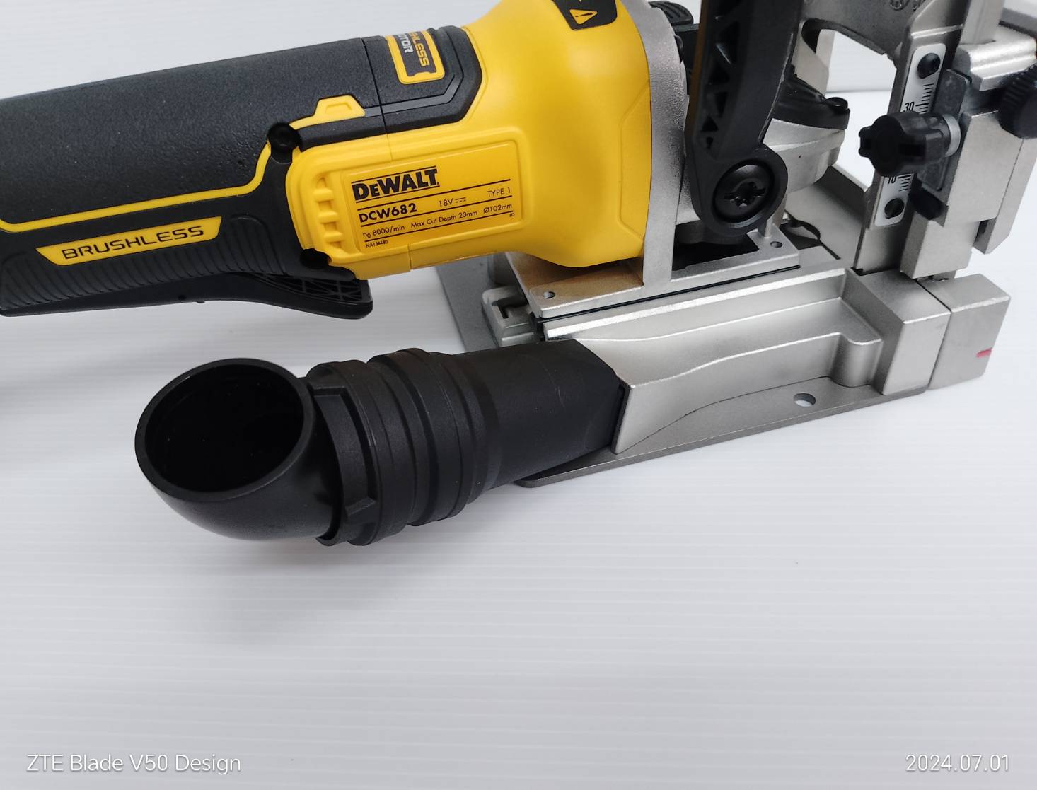 เครื่องต่อไม้ไร้สาย (Biscuit Jointer) 18V DCW682N DEWALT (ตัวเปล่า)