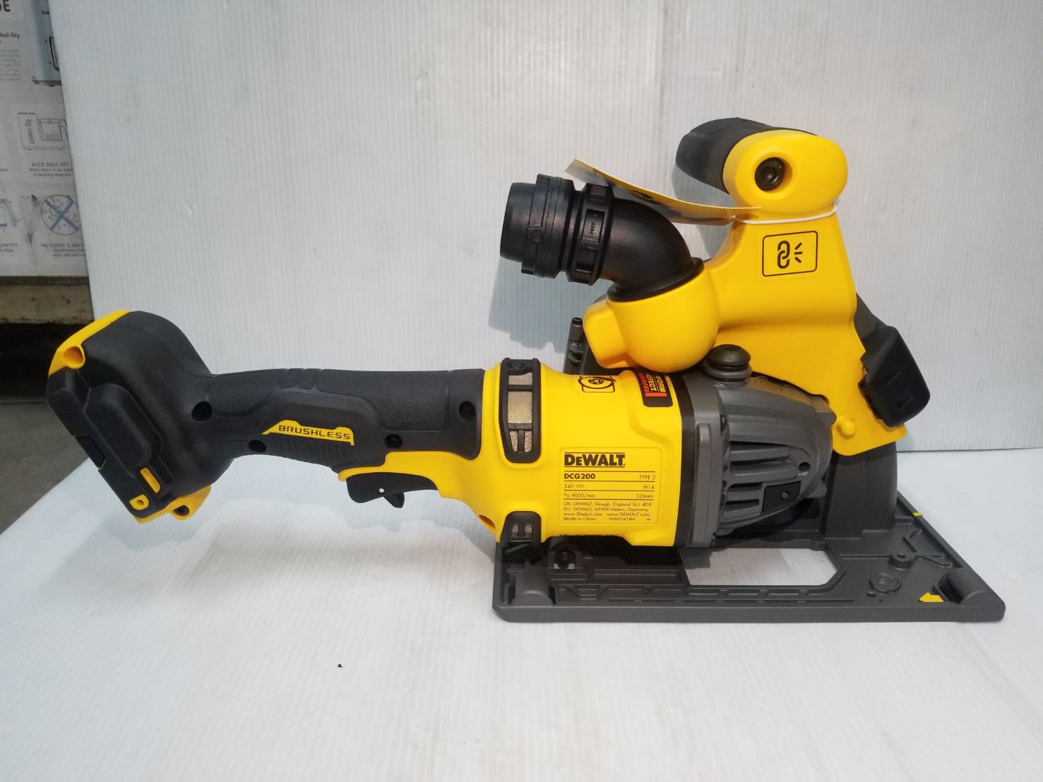 เครื่องเซาะร่องผนัง54V DCG200NT DEWALT