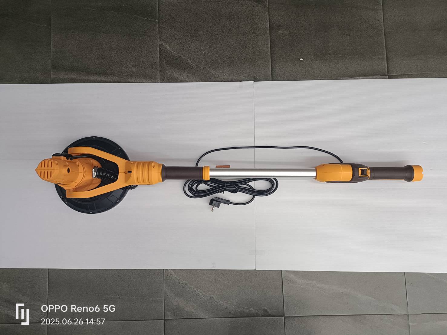 INGCO DWS105016 เครื่องขัดผนัง ด้ามยาว 1050W