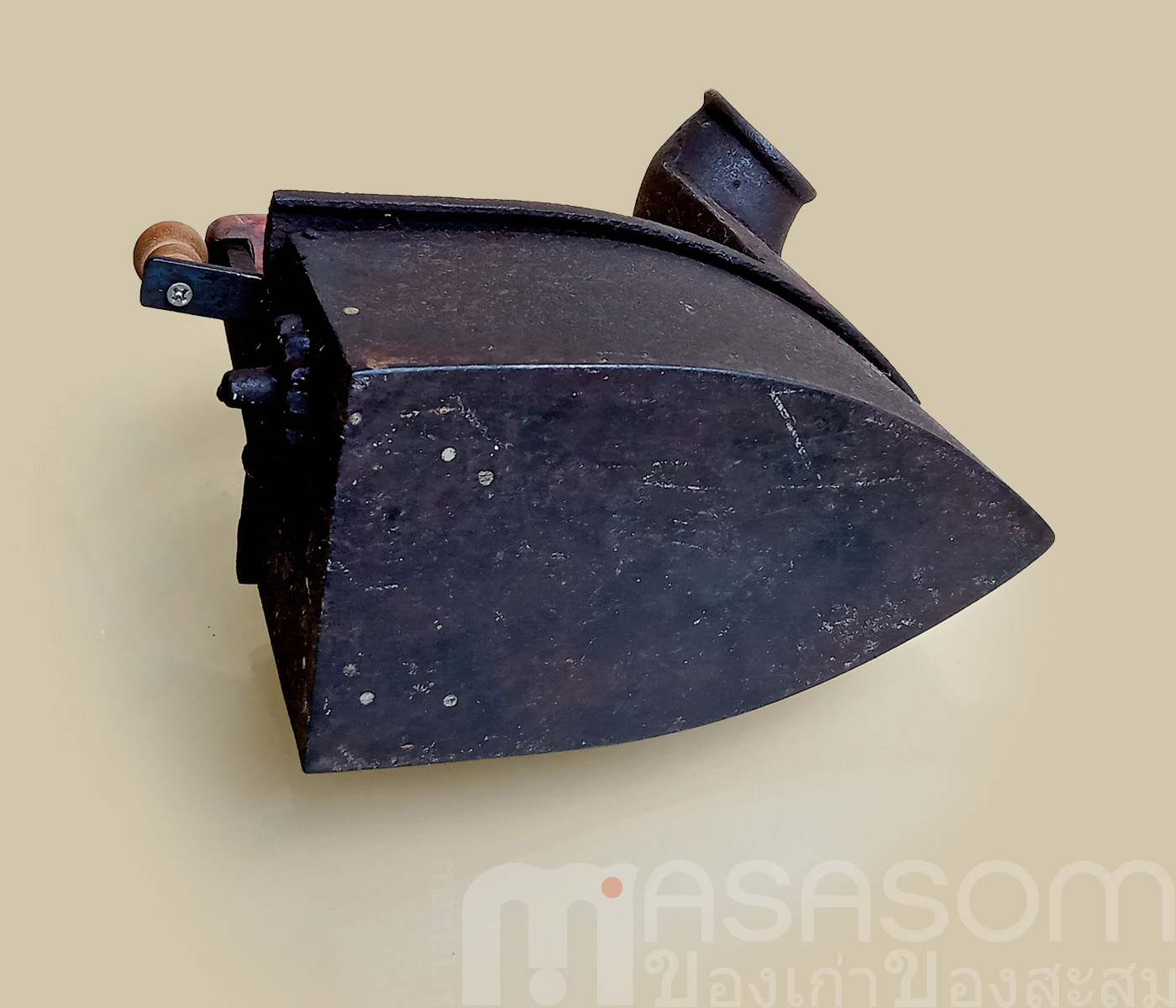 เตารีดงวงช้างโบราณ