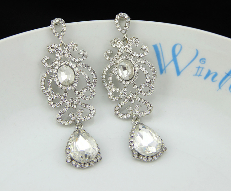 (พร้อมส่ง) ต่างหู 020-สีขาว สวยๆ ใส่ออกงาน เพชรหรูหรา