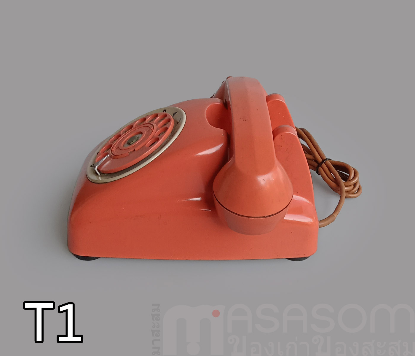 โทรศัพท์แป้นหมุนเก่าสีส้ม