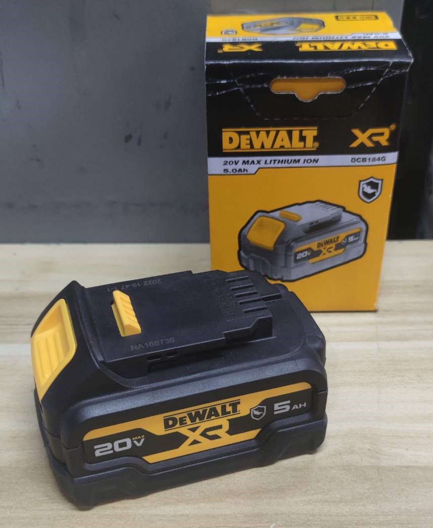 แบตเตอรี่ 20V / 5.0Ah DCB184G DEWALT (ยางกันกระแทก)