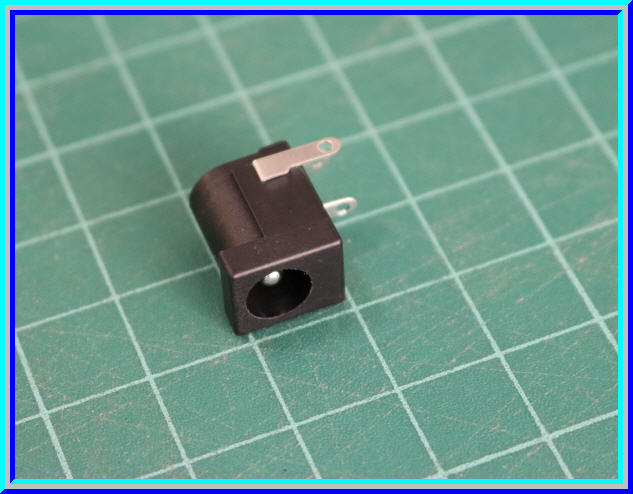 1x ดีซีแจ็คตัวเมีย ขนาด 2.5 มม (DC jack 2.5 mm)